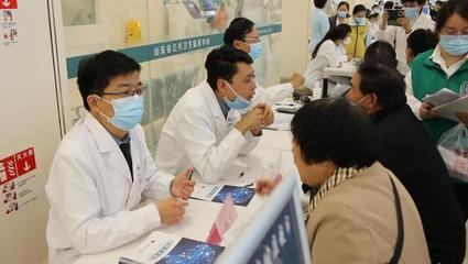 「周末健康夜市」熱鬧開張 全科醫(yī)生巡診與醫(yī)護(hù)技能現(xiàn)場(chǎng)體驗(yàn)吸引市民
