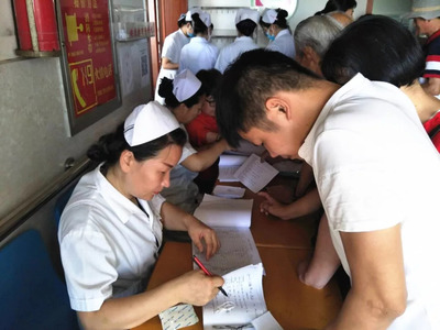 不得了！宜豐這家醫(yī)院圍滿了人，聽說都是沖著這兩個(gè)科室去的